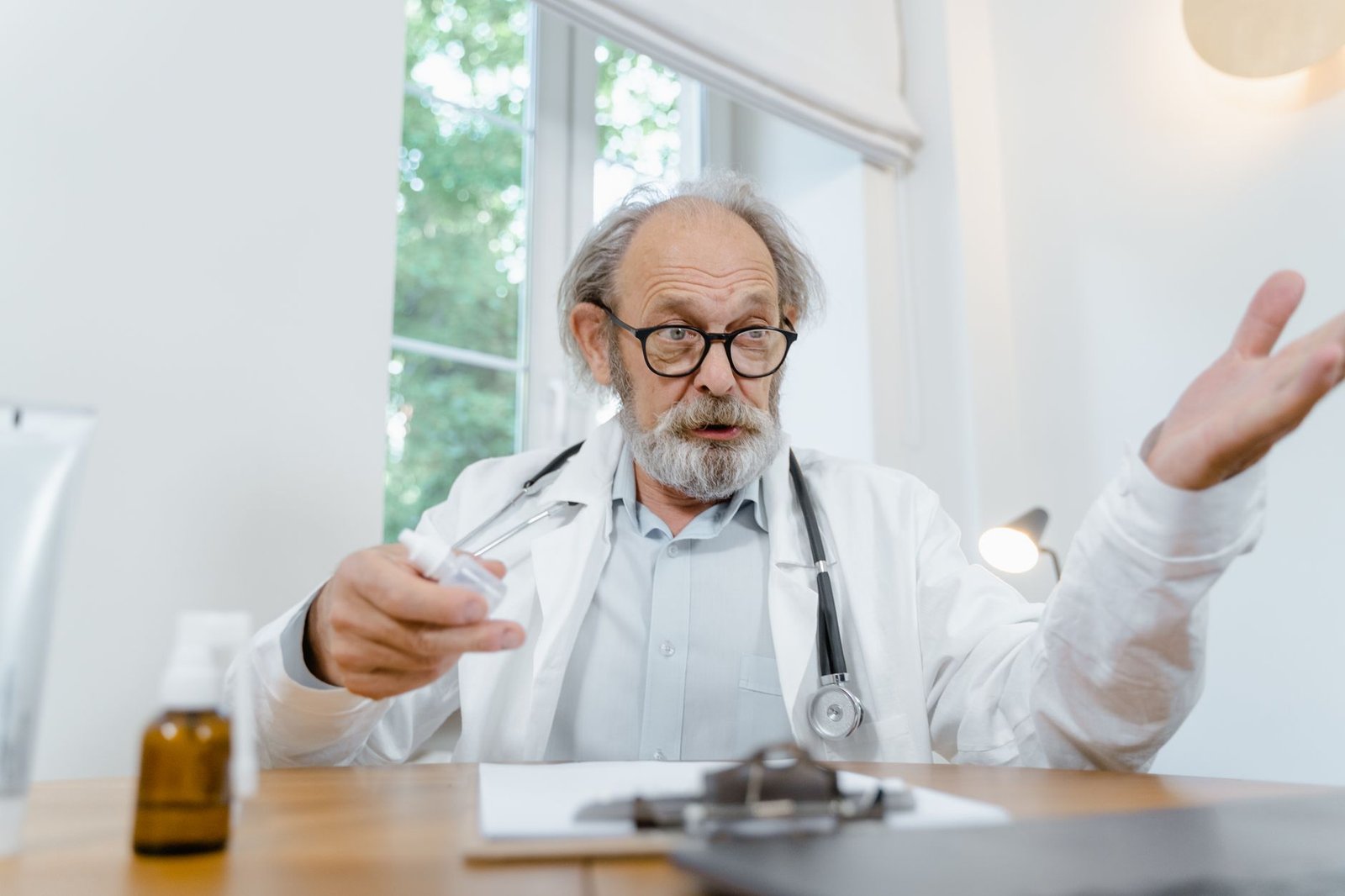 A veteran discussing Medicare and VA benefits for mesothelioma care with his doctor