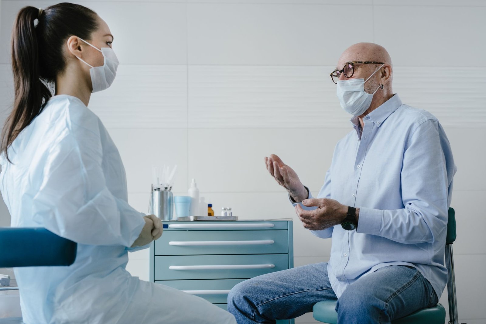 Older veteran discussing asbestos-related diseases VA claims with his physician